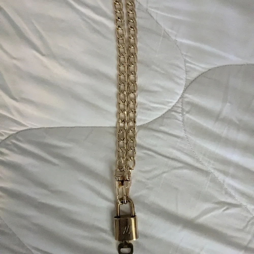 Louis Vuitton Lock, key and chain - Picture 6 of 8